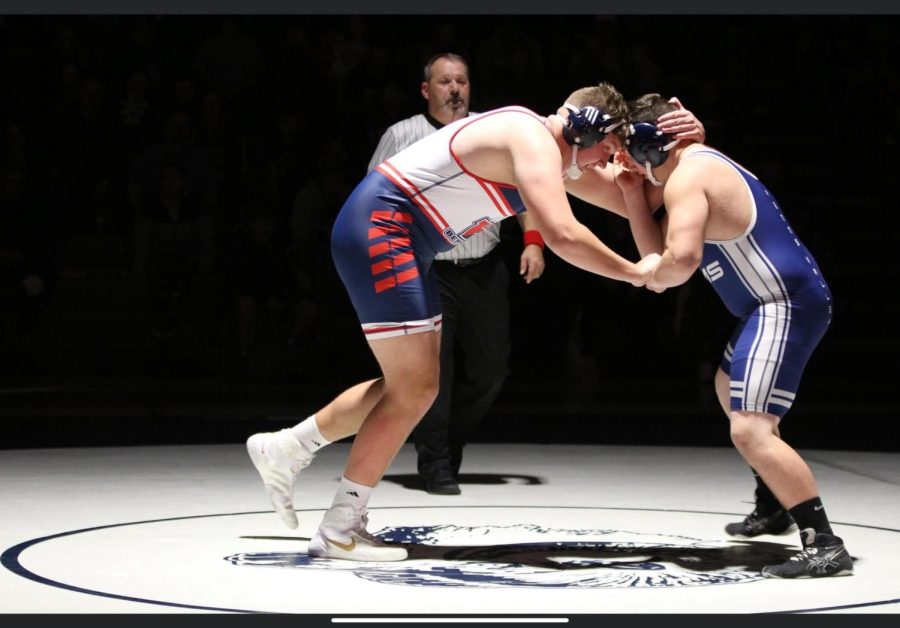 This is a picture of Ladon Hess and his opponent.  